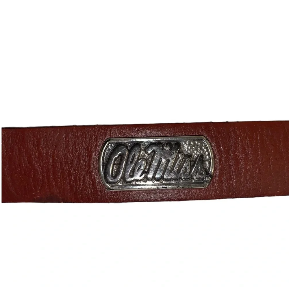 Ole Miss University of Mississippi leather belt boys size medium 14 26 27 28